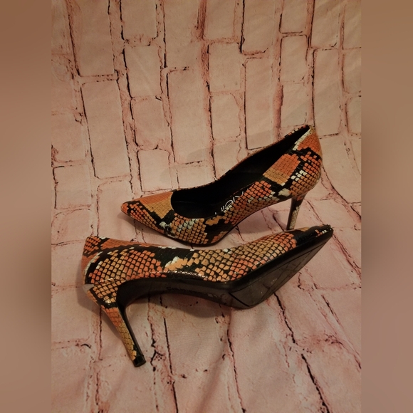 Calvin Klein Shoes - EUC Calvin Klein Snake Print Heels Size 8M